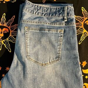 EUC bootcut jeans 👖 by GAP sz 33/16r runs smaller. Light wash. No stains.